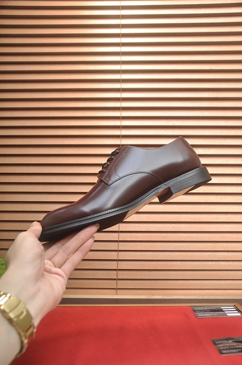 Men's shoes💰500💶Italy's top luxury men's shoe giant (GUCCI) (Gucci) (full cowhide lining) new arrival🍃Original European style🔰 Pleasant to the eye😍In order to make the shoes more durable and non-deformable🌀The production continues to follow traditional methods but there is still no lack of innovation💪Choose original sheepskin for the leather♻️ Smooth and natural And extra bright ⭐Made of imported cowhide, the first choice of rich people 38-45 (45 customized)